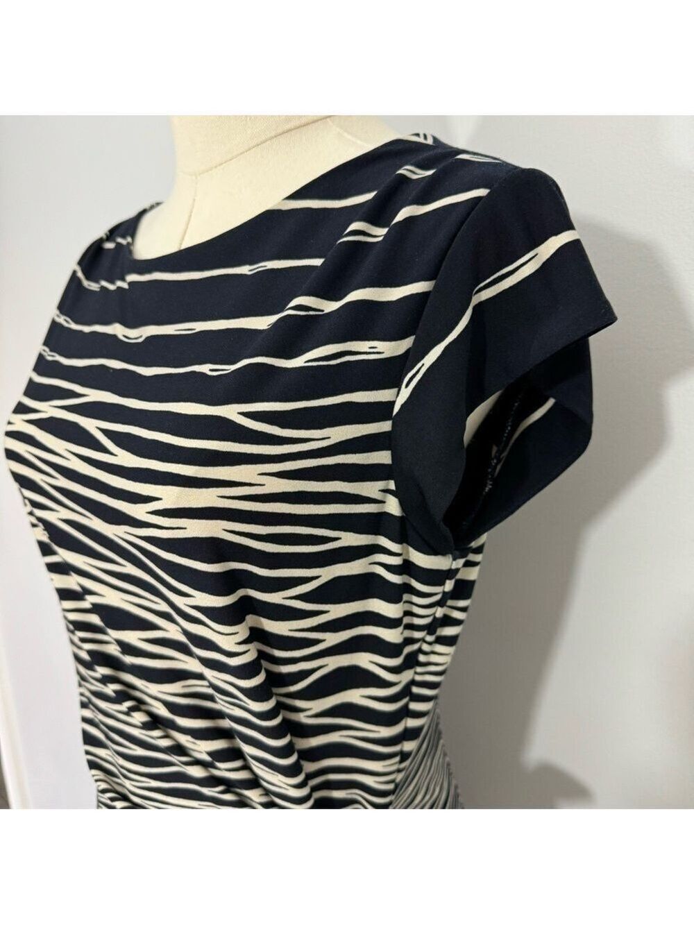 Dress Barn Stretch Sheath Dress Sz 10 Black Taupe Stripe Flattering Waist VGUC